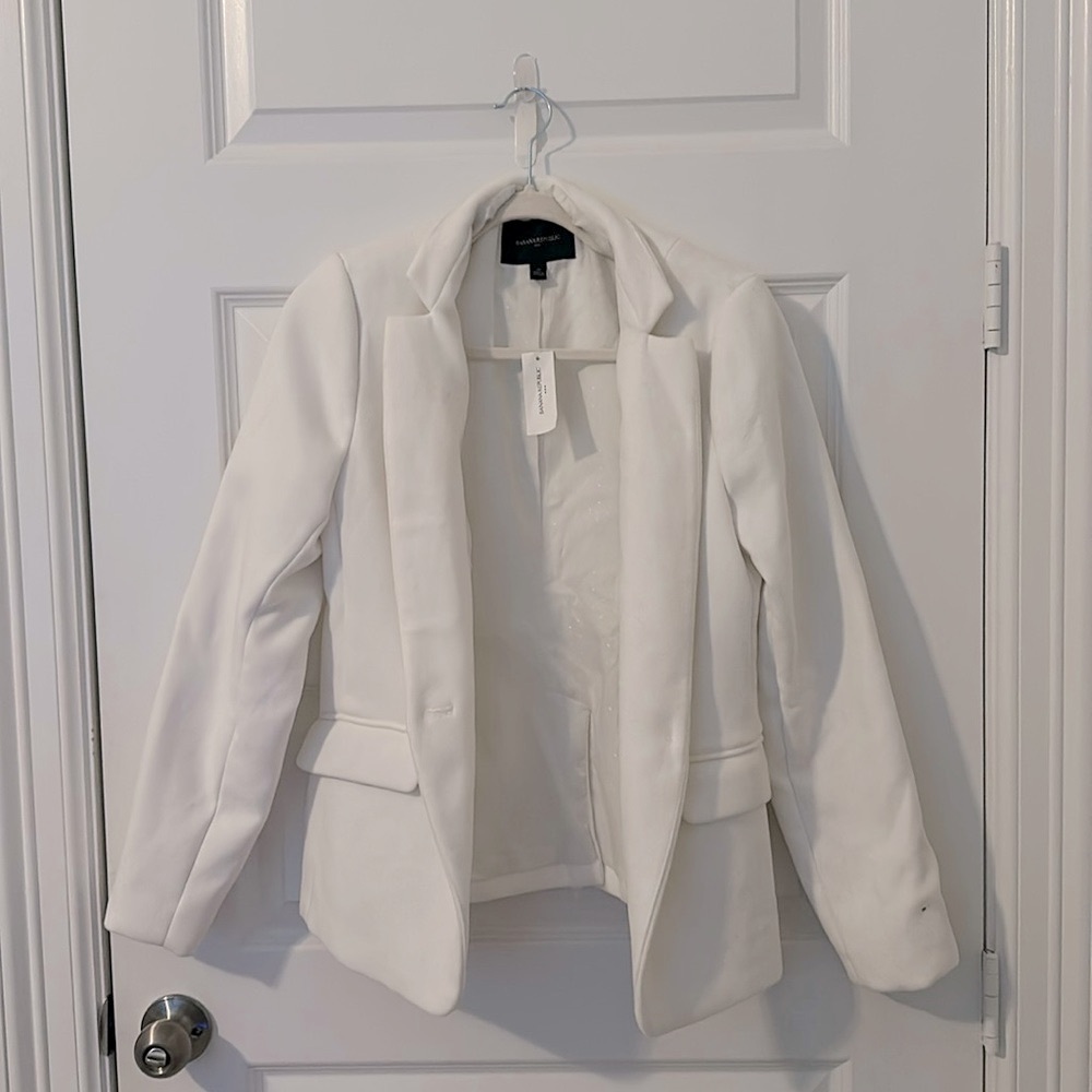 Banana Republic: White Blazer